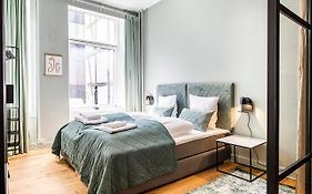 Redecorated Luxury Home In Center